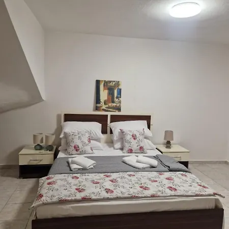 Holiday home Alikis House