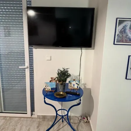 Alikis House